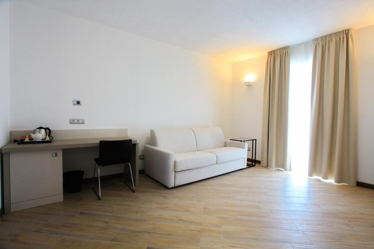 Hotel Ponti Angera Exterior photo